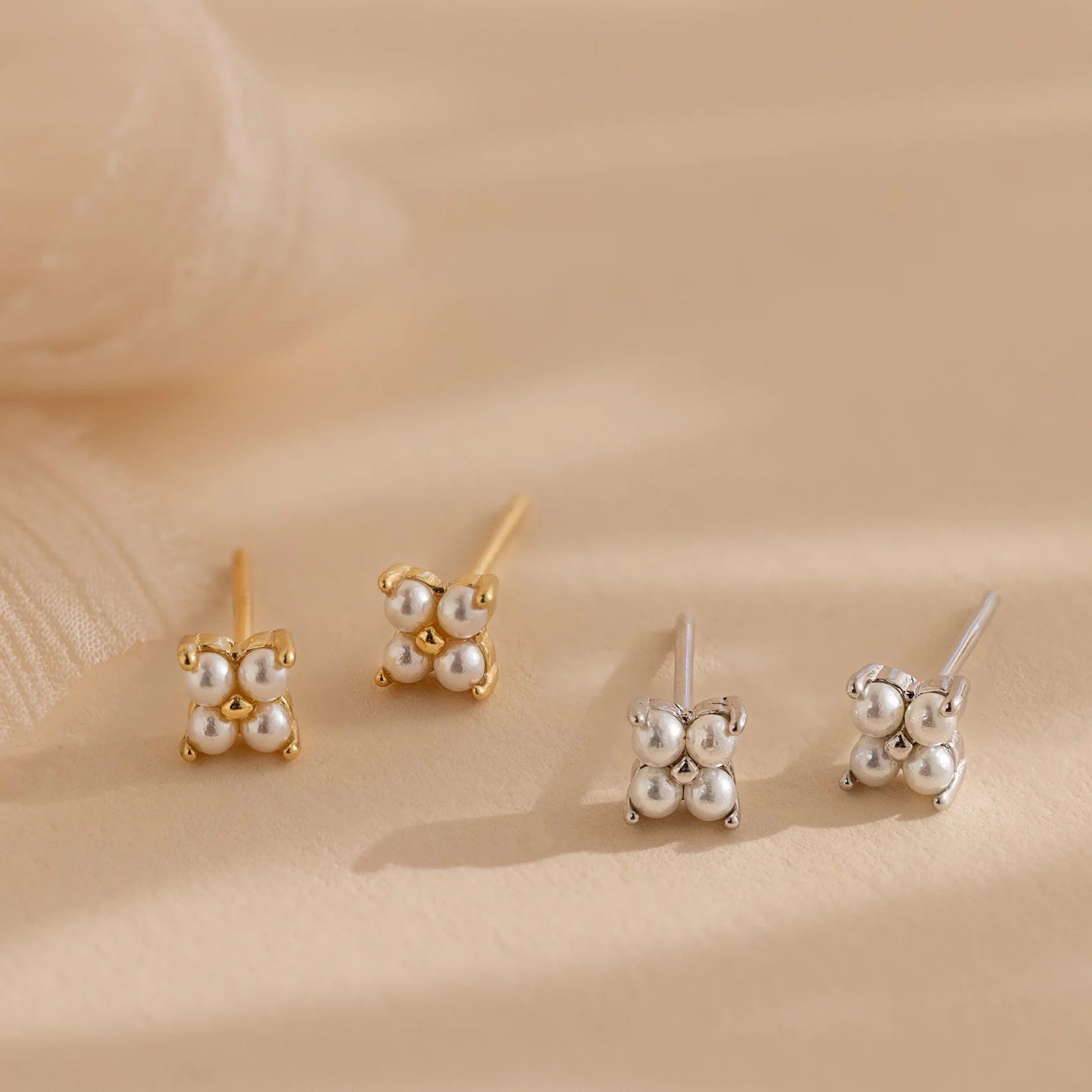 Pearl Ivy Flower Studs